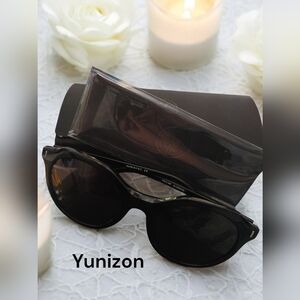 Yunizon sunglasses with case and cloth